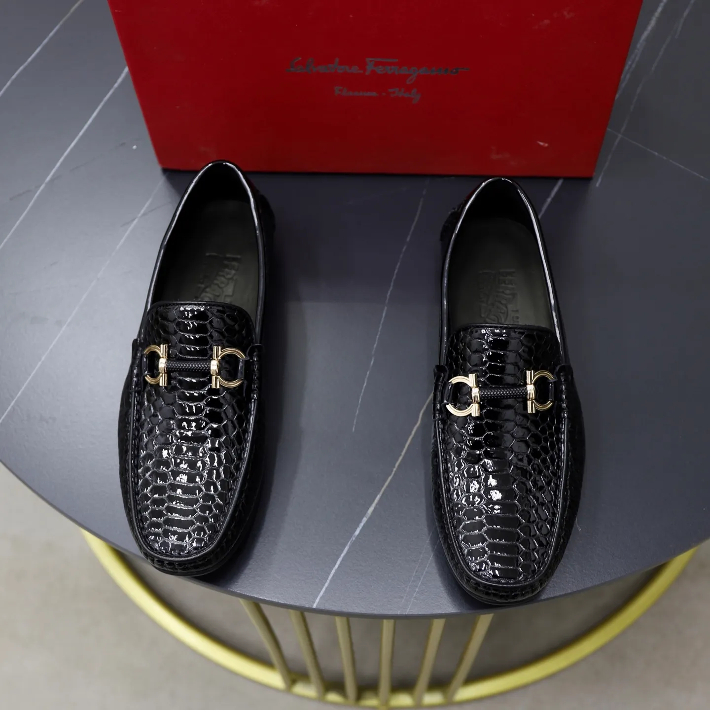 Ex-factory price: 462💰🙅‍♂️🙅‍♂️🙅‍♂️Niuli Brand: Ferragamo Standard code: Men's code 38/44 (45 customized) Grade: Same as the official website Material: Original imported cowhide leather lining Original wear-resistant lightweight outsole Style category: Men's casual slip-on shoes Bean shoes Distinguished luxury brand elements top luxury Color: actual picture color